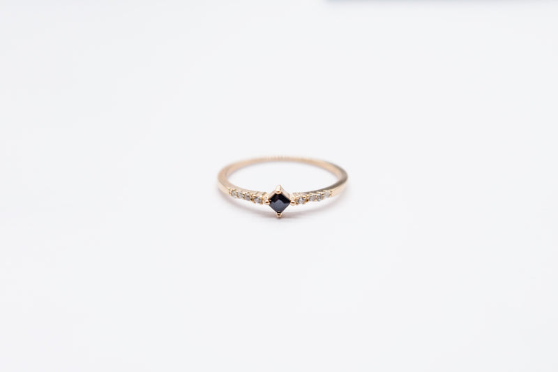 Arion rose gold plated ring black stone